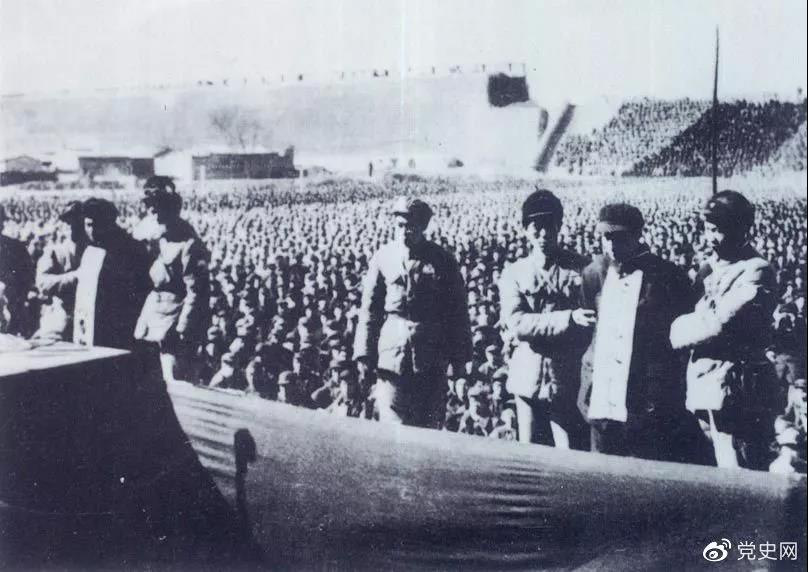 1952年2月10日，河北省召开公审大贪污犯大会，经最高人民法院批准，判处大贪污犯刘青山（原中共天津地委书记）、张子善（原天津地委副书记）死刑。